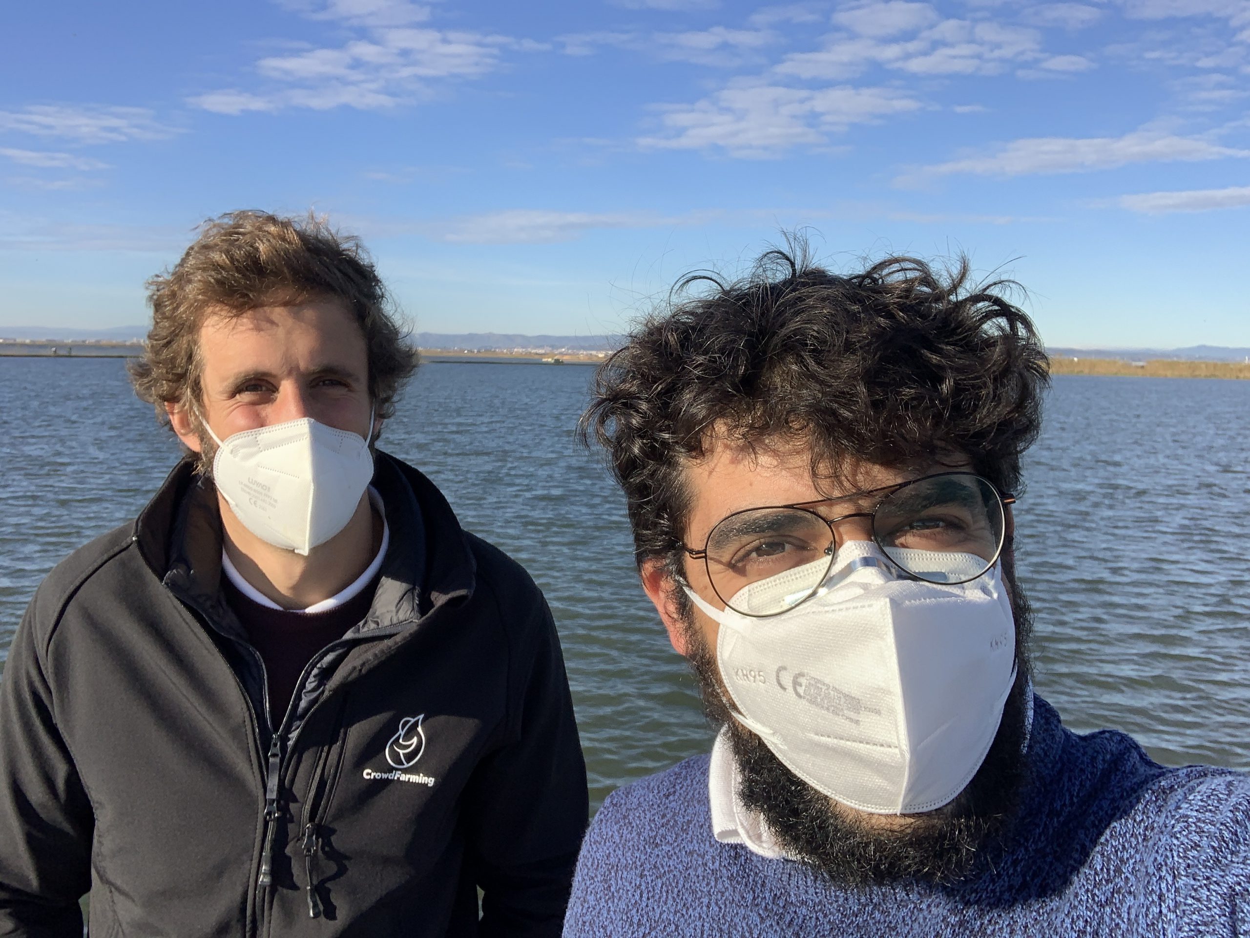 Juan Plasencia y Javi Tornos en el mar de Valencia