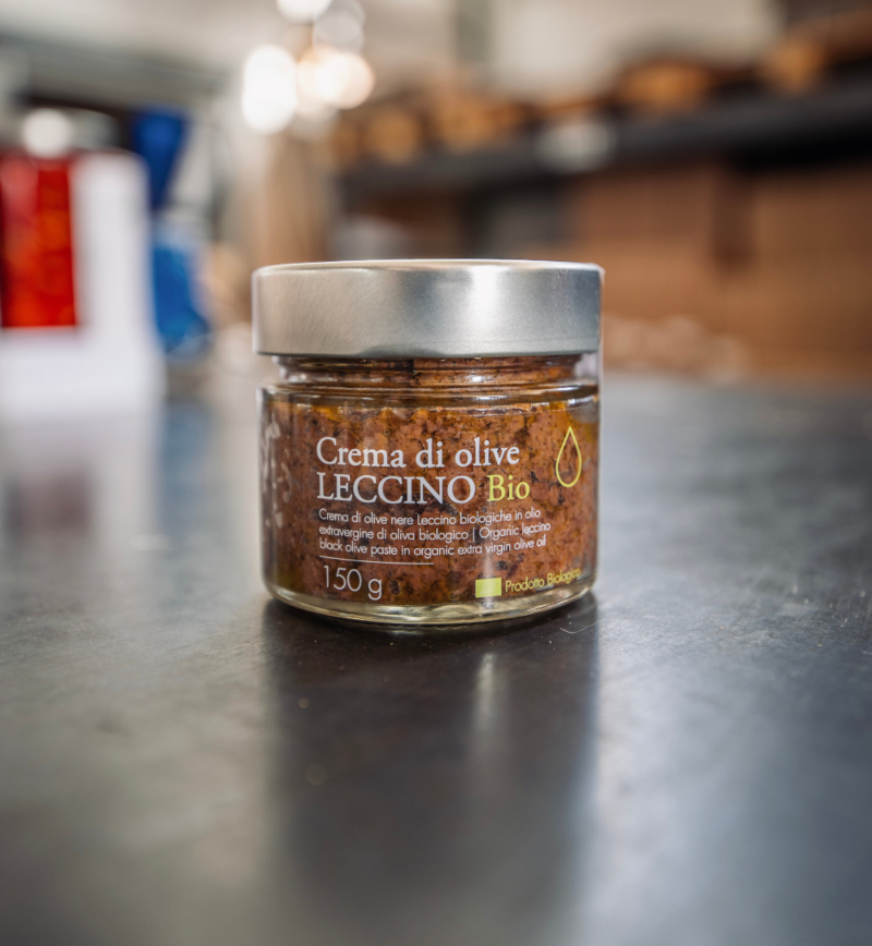 un pot de crème Leccino Bio à l’huile d’olive extra vierge bio 